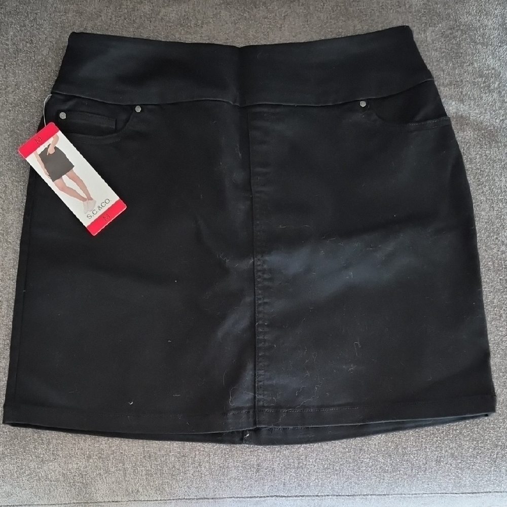 Chic Black Skort - Stretch Denim